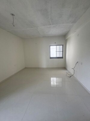 Room in 3 BHK Apartment at Frontline Seven, Kokapet – for Sale