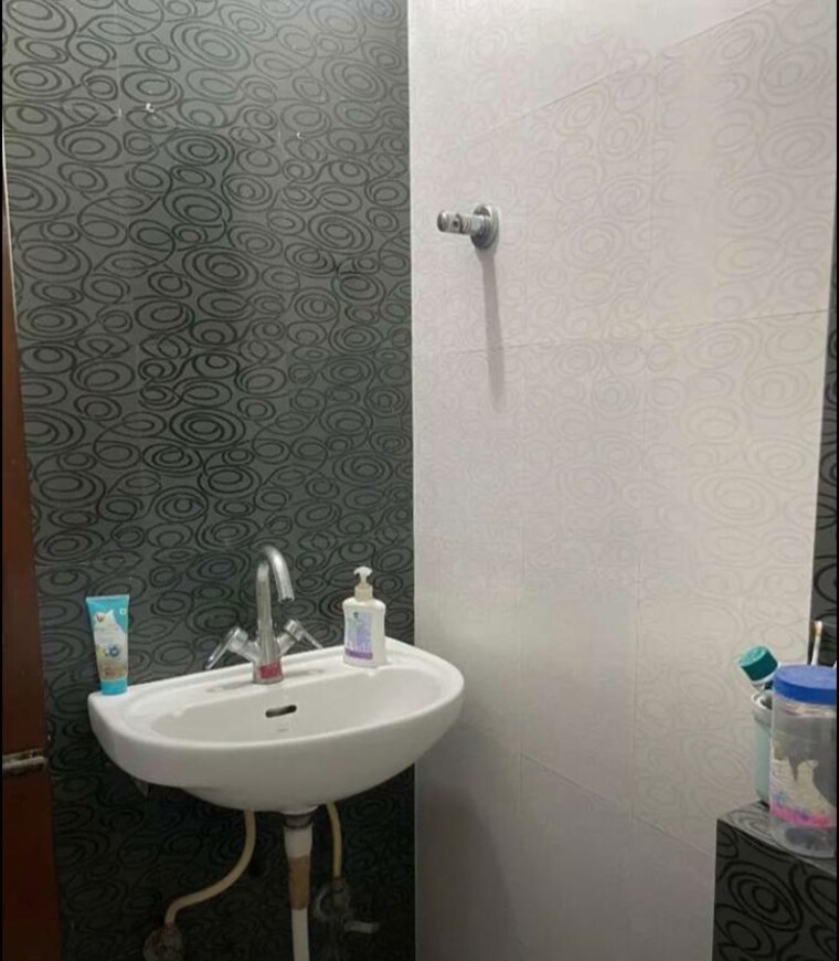 Bathroom, sector 20 2 Bedroom 1000 Sq.Ft. Builder Floor In Sector 20 Chandigarh 10335253