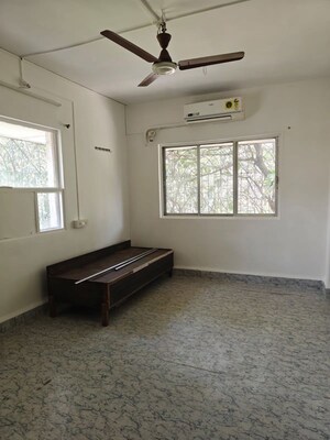 Bedroom in 2 BHK Apartment at Andheri West – for Rent