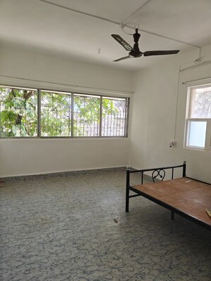 Bedroom in 2 BHK Apartment at Andheri West – for Rent