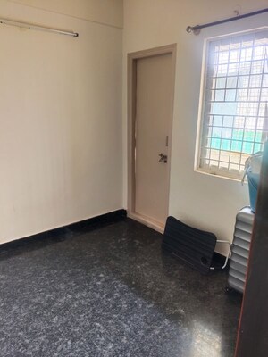 Room in 2 BHK Apartment at Krishna Residency Kadubeesanahalli, Kadubeesanahalli – for Rent