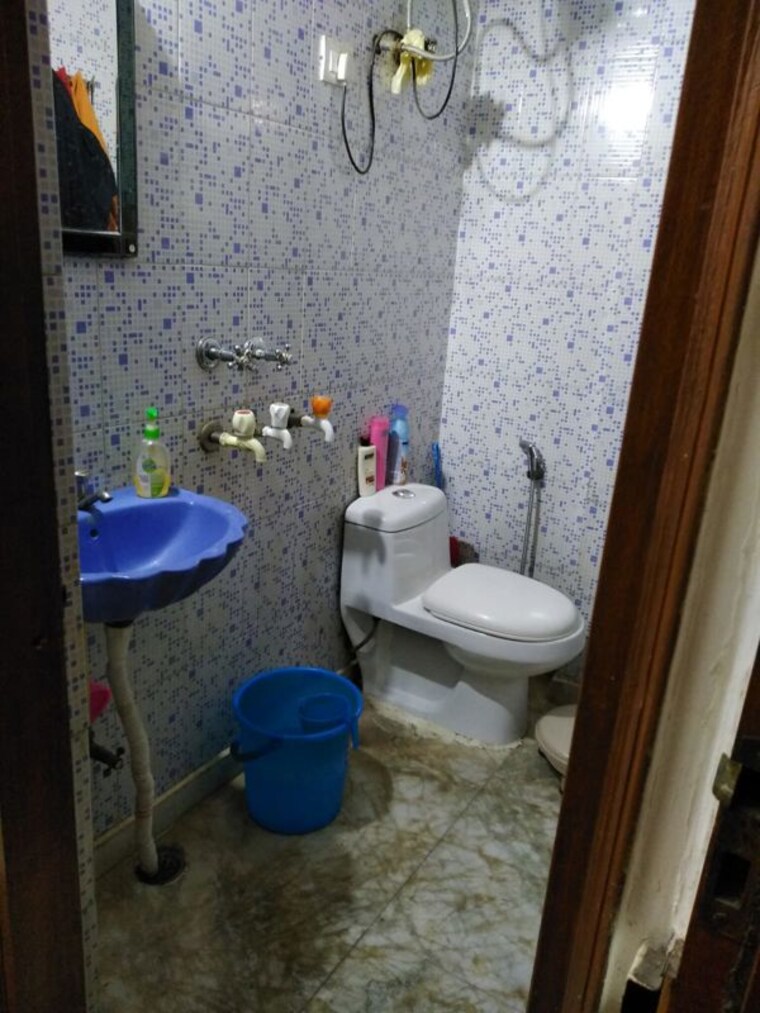 Bathroom, lajpat nagar 4 1 Bedroom 567 Sq.Ft. Builder Floor In Lajpat Nagar 4 Delhi 10335255