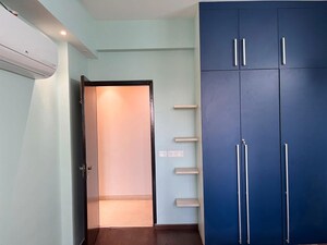 Room in 3.5 BHK Apartment at Paras Irene, Sector 70a – for Sale