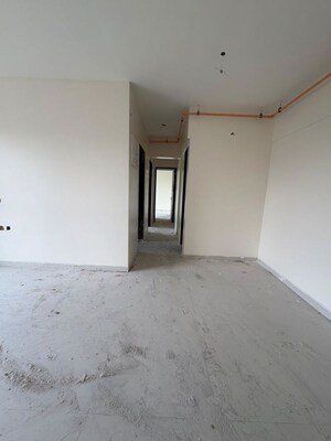 Room in 2 BHK Apartment at Sheth Avante, Kanjurmarg West – for Rent