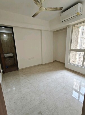 2 BHK Apartment For Rent in Lodha Amara, Kolshet Road