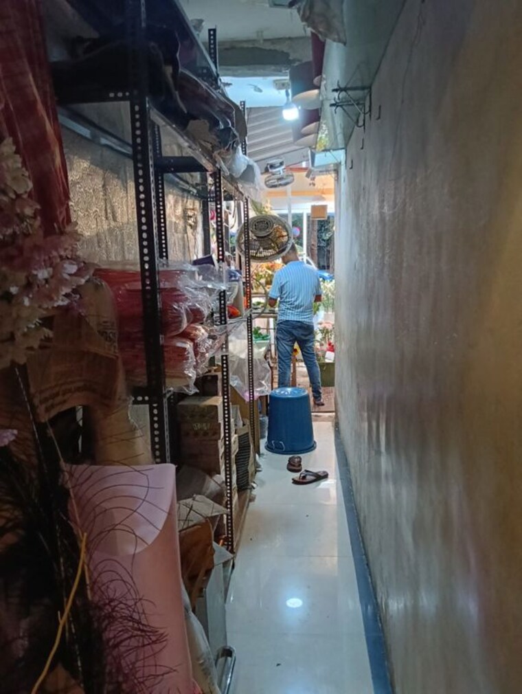 Team Area, andheri west Commercial Shop 400 Sq.Ft. In Andheri West Mumbai 10335310