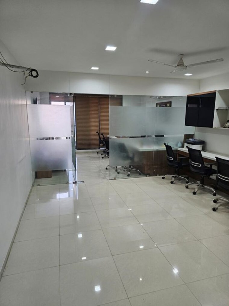  Parking, ratnanjali-square Commercial Office Space 861 Sq.Ft. In Jodhpur Ahmedabad 10335389