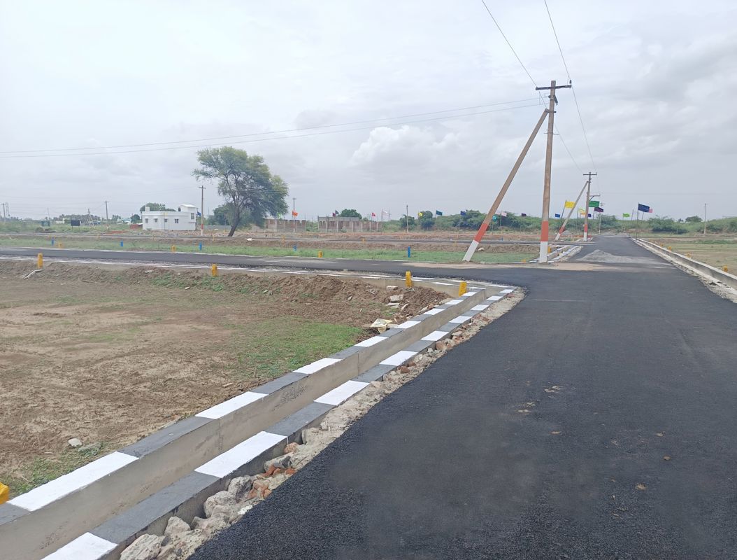 Plot For Sale in Woraiyur
