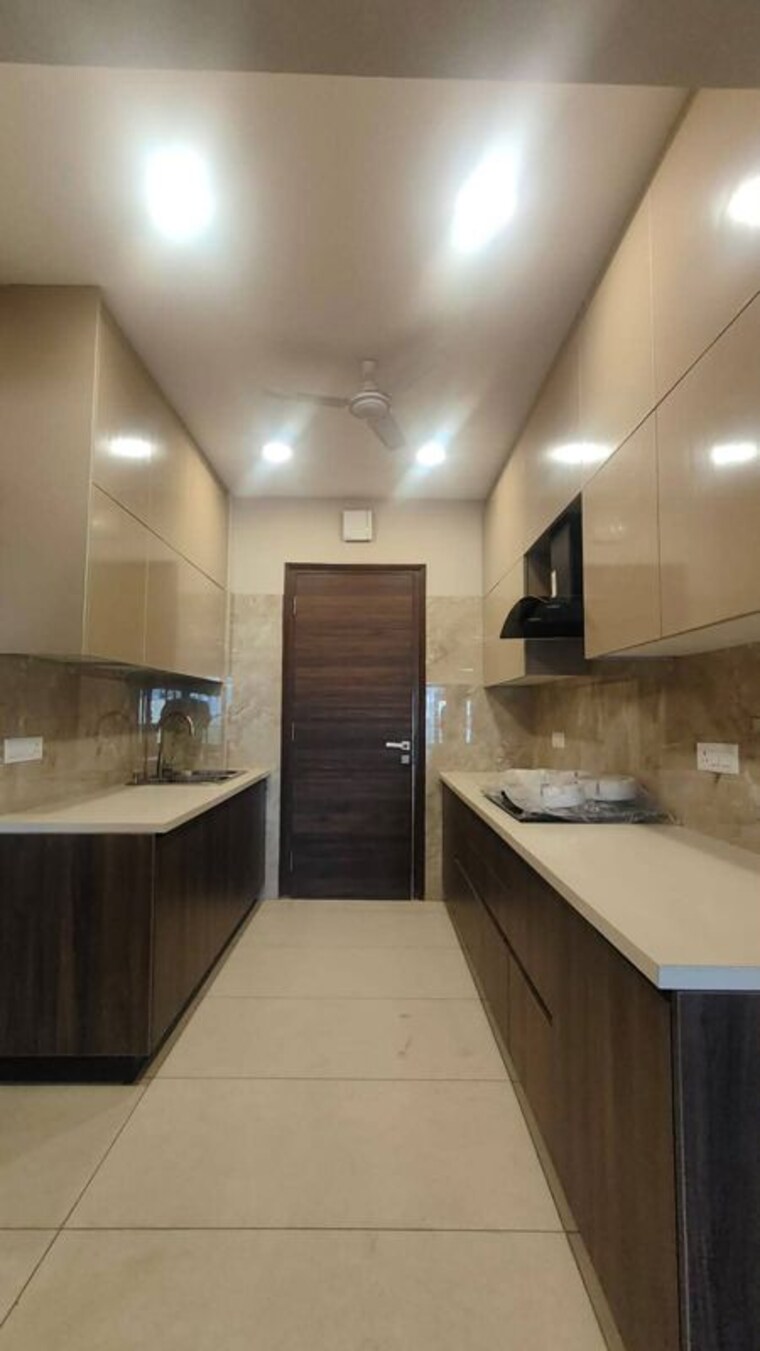Kitchen, smart-world-orchard 3.5 Bedroom 1721 Sq.Ft. Apartment In Sector 61 Gurgaon 10335405