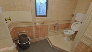 Bathroom in 4 BHK Apartment at Sarkar Tower, Mazgaon – for Rent