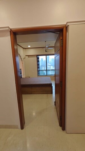 Room in 4 BHK Apartment at Sarkar Tower, Mazgaon – for Rent