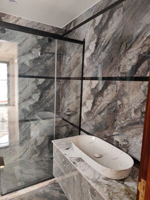 Bathroom in 4 BHK Builder Floor at DLF City Phase IV, Dlf Phase iv – for Rent