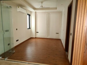 Room in 4 BHK Builder Floor at DLF City Phase IV, Dlf Phase iv – for Rent
