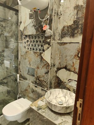 Bathroom in 4 BHK Builder Floor at DLF City Phase IV, Dlf Phase iv – for Rent