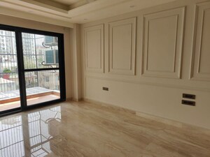 Room in 4 BHK Builder Floor at DLF City Phase IV, Dlf Phase iv – for Rent