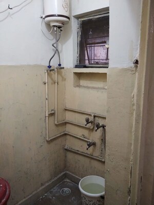 Bathroom in 1.5 BHK Apartment at Gtb Enclave – for Rent