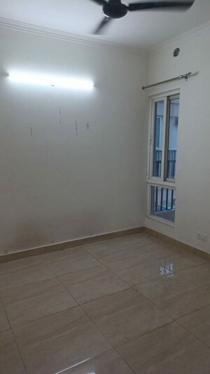 Room in 2 BHK Apartment at Gaur City 2 - 14th Avenue, Sector 16c Greater Noida – for Rent