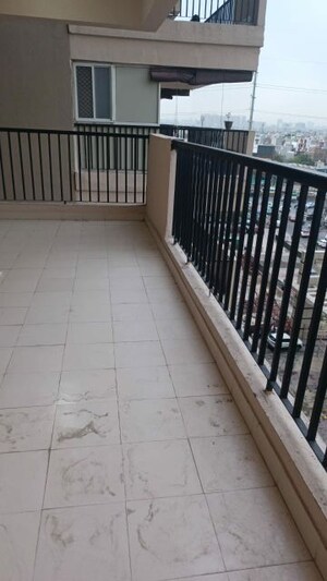 2 BHK Apartment For Rent in Gaur City 2 - 14th Avenue, Sector 16c Greater Noida