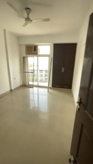 Room in 3.5 BHK Apartment at Amrapali Platinum, Sector 119 – for Sale