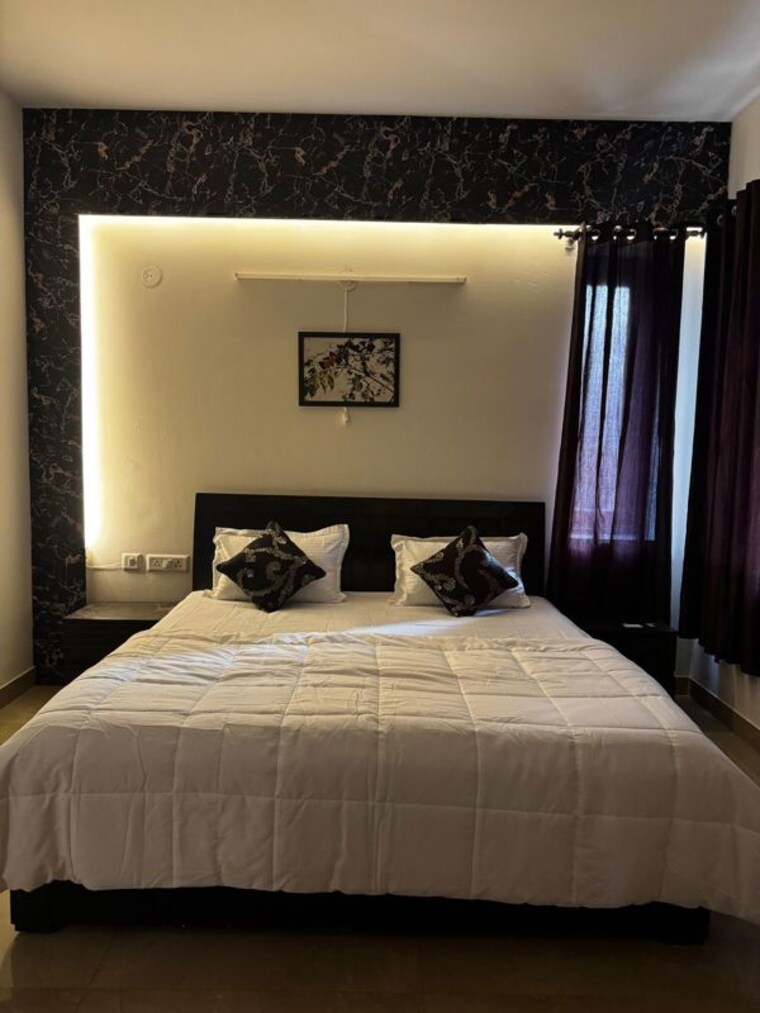 Bedroom, realtech-the-luxurium 2 Bedroom 360 Sq.Ft. Builder Floor In Sushant Lok I Gurgaon 10335439