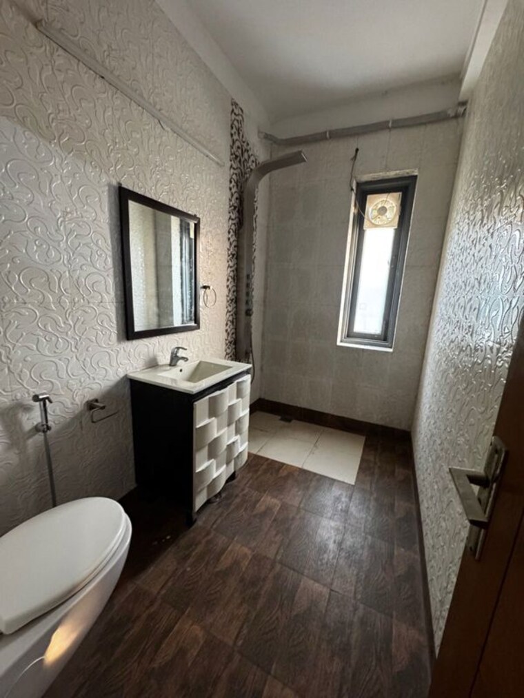 Bathroom, realtech-the-luxurium 2 Bedroom 360 Sq.Ft. Builder Floor In Sushant Lok I Gurgaon 10335439