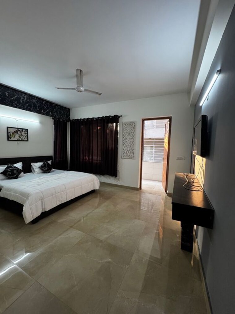 Bedroom, realtech-the-luxurium 2 Bedroom 360 Sq.Ft. Builder Floor In Sushant Lok I Gurgaon 10335439