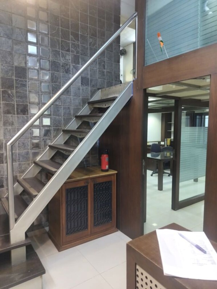Balcony, lokhandwala-centrium Commercial Shop 440 Sq.Ft. In Kandivali East Mumbai 10335481