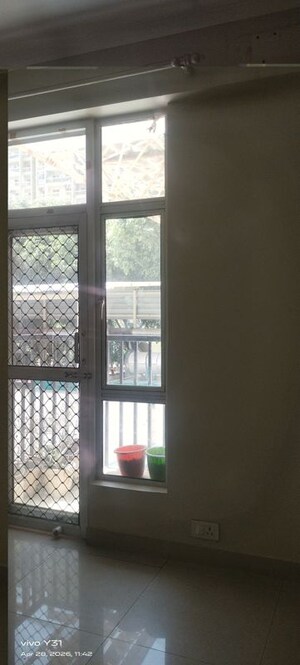 Room in  Apartment at Gaur City 2 - 10th Avenue, Sector 16c Greater Noida – for Rent