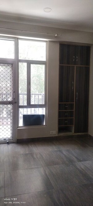 Room in  Apartment at Gaur City 2 - 10th Avenue, Sector 16c Greater Noida – for Rent