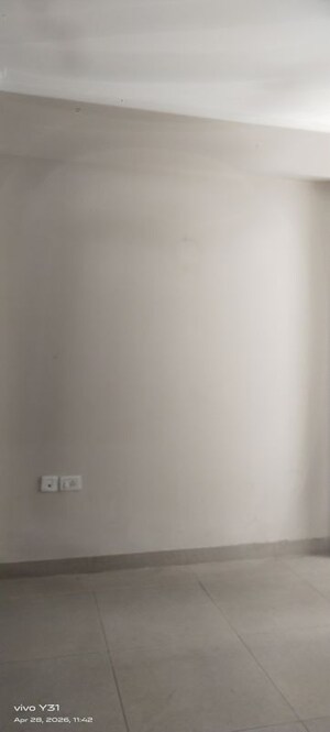 Room in  Apartment at Gaur City 2 - 10th Avenue, Sector 16c Greater Noida – for Rent