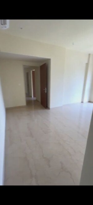 Room in 3 BHK Apartment at Lodha Sterling, Kolshet Road – for Sale