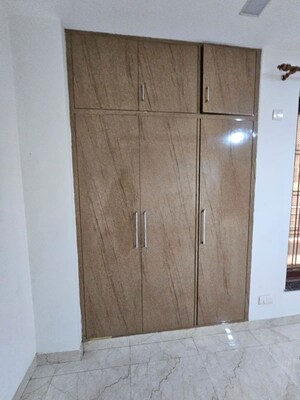 Furnished Amenities in 2 BHK Builder Floor at DLF City Gurgaon, Sector 27 – for Rent