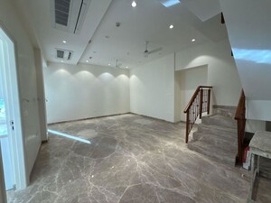 Room in 3 BHK Apartment at Indiabulls Sky Forest, Lower Parel – for Rent