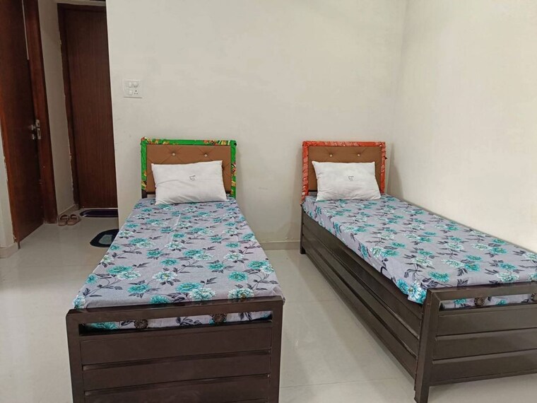 Bedroom, gokuldham colony Pg For Boys & Girls In Gokuldham Colony 10335606