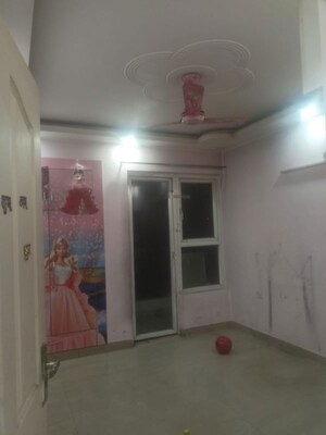 Room in 3 BHK Apartment at Mapsko Paradise, Sector 83 – for Rent