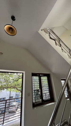  2 BHK Independent House at Nizamuddin – for Rent