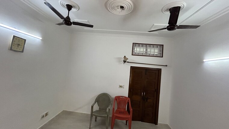 Room, nizamuddin 2 Bedroom 1000 Sq.Ft. Independent House In Nizamuddin Delhi 10243879