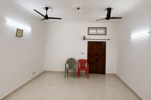 2 BHK Independent House For Rent in Nizamuddin