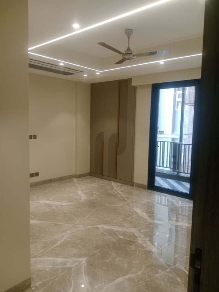 Room, gulmohar enclave 4 Bedroom 300 Sq.Yd. Builder Floor In Gulmohar Enclave Delhi 10335739
