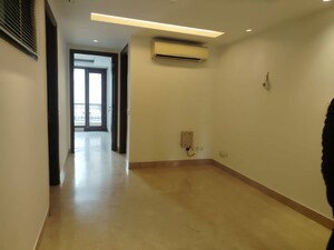 Room in 4 BHK Apartment at Vasant Vihar – for Rent