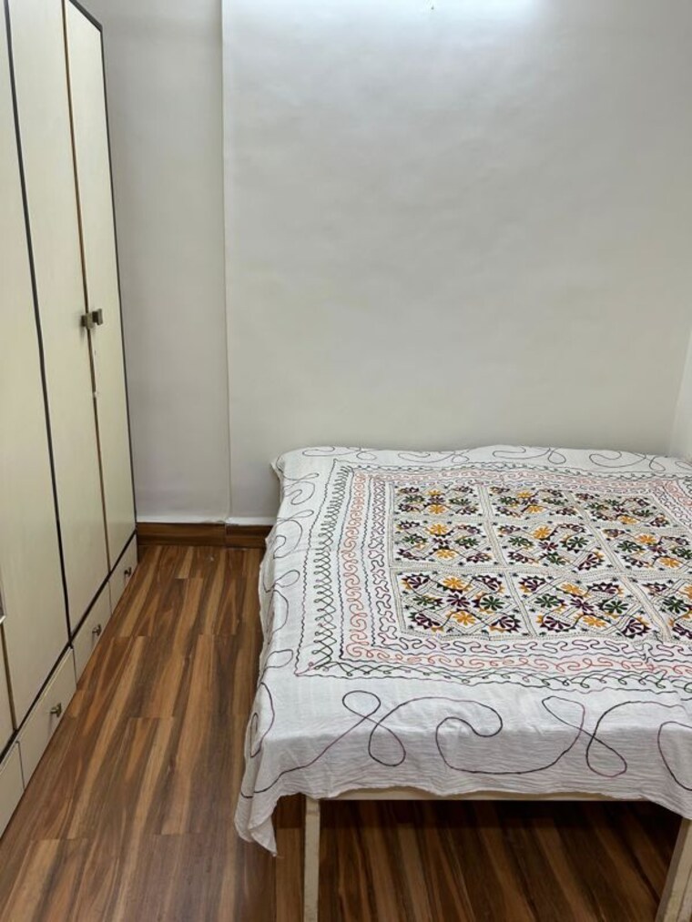 Bedroom, silver-sand-chs 2 Bedroom 1000 Sq.Ft. Apartment In Andheri West Mumbai 9945674