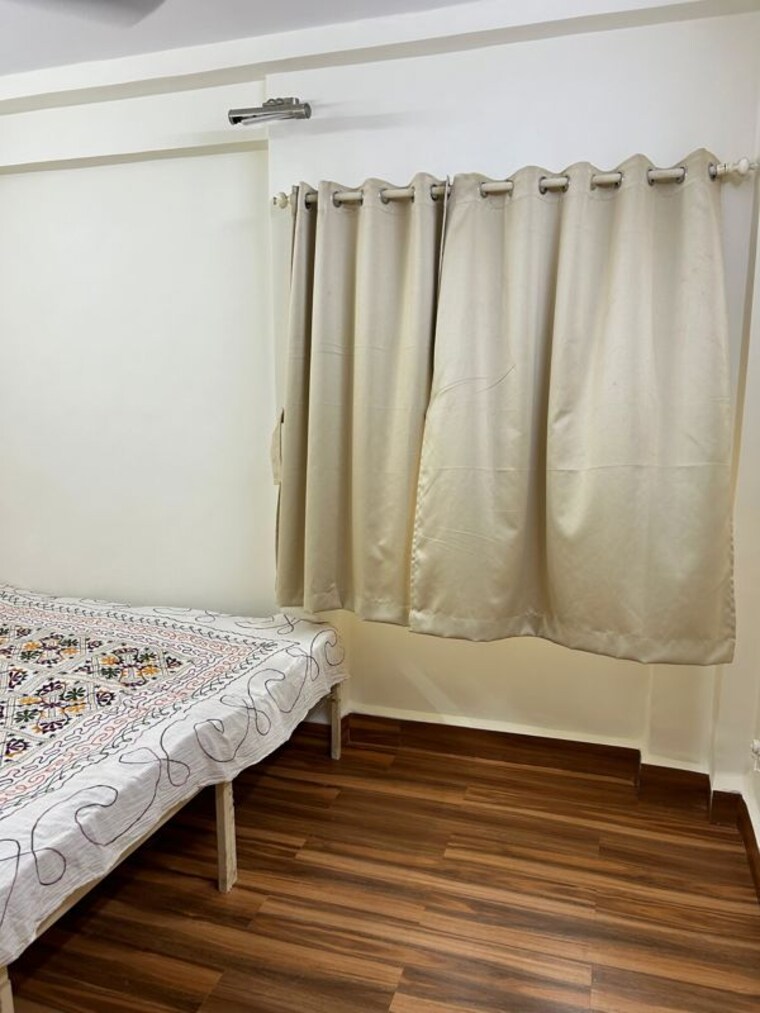 Bedroom, silver-sand-chs 2 Bedroom 1000 Sq.Ft. Apartment In Andheri West Mumbai 9945674