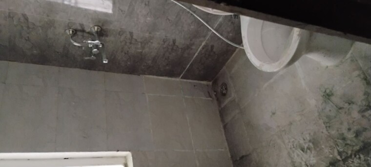 Bathroom, amrapali-ivory-heights 3 Bedroom 1045 Sq.Ft. Apartment In Amrapali Dream Valley Greater Noida 10335934