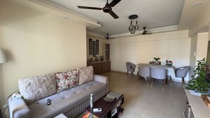 Team Area in 2 BHK Apartment at Andheri West – for Rent