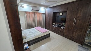 Bedroom in 2 BHK Apartment at Andheri West – for Rent