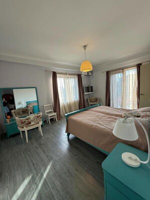 Bedroom in 4 BHK Apartment at Oberoi Realty Sky Heights, Andheri West – for Sale