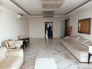 Living Room in 6 BHK Apartment at Oberoi Realty Sky Heights, Andheri West – for Sale