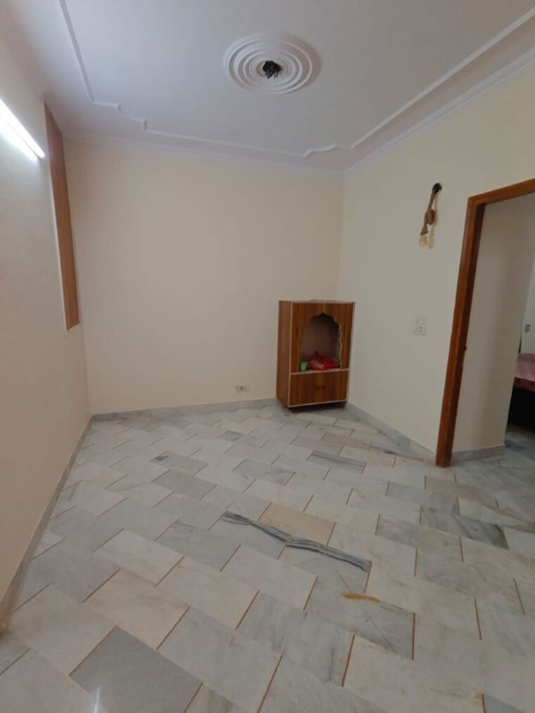 Bathroom, rajouri garden 3 Bedroom 160 Sq.Yd. Builder Floor In Rajouri Garden Delhi 10335974