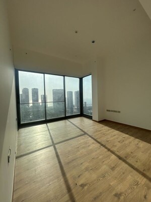 Room in 4 BHK Apartment at Rustomjee Crown, Prabhadevi – for Rent