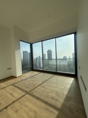 Room in 4 BHK Apartment at Rustomjee Crown, Prabhadevi – for Rent